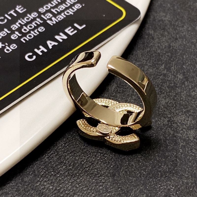 Ch**el rings